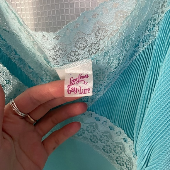 Vintage Lace Peekaboo Slip - Picture 3 of 5